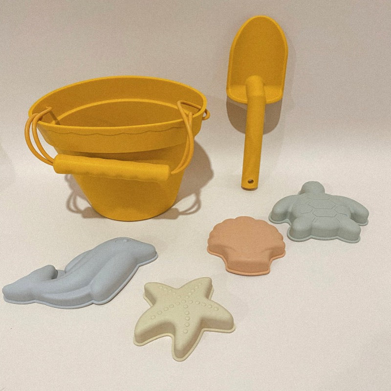 The Crew Silicone Sand bucket- Mustard